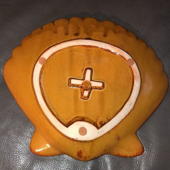 Handmade Stoneware Shell Shaped Dish - Picture 2 of 4